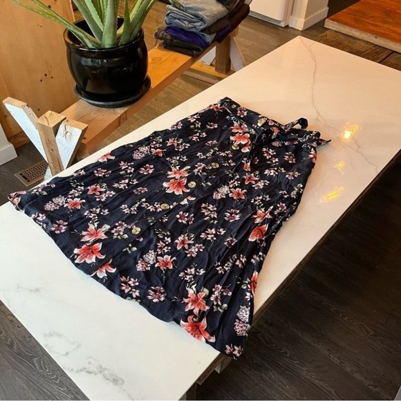 Small flora  skirt - Picture 3 of 5